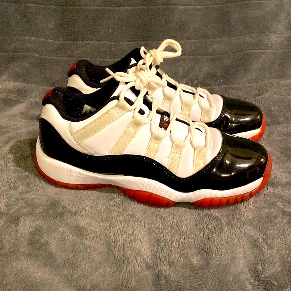 Air Jordan retro 11 concord low size 5Y